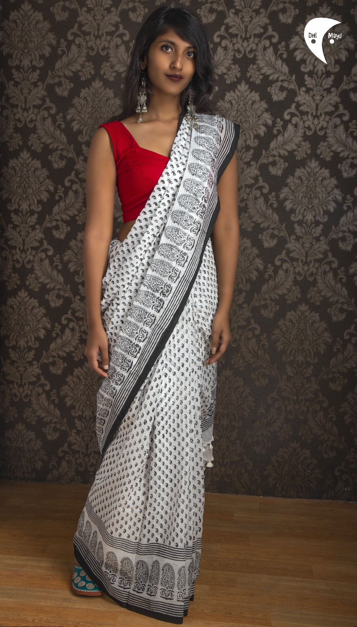Black and White Malmal cotton fabric saree