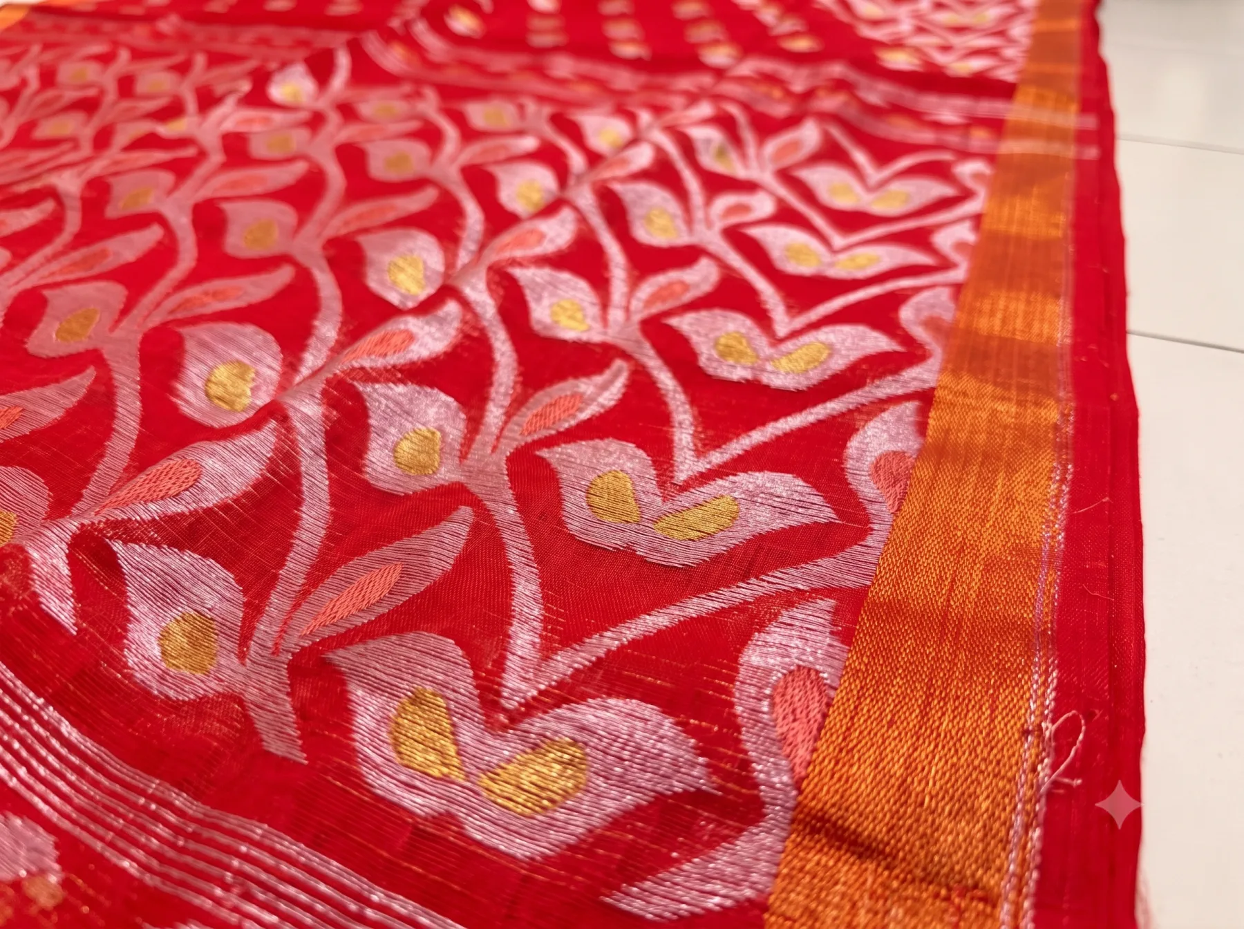 Handloom Mouchak Red Saree
